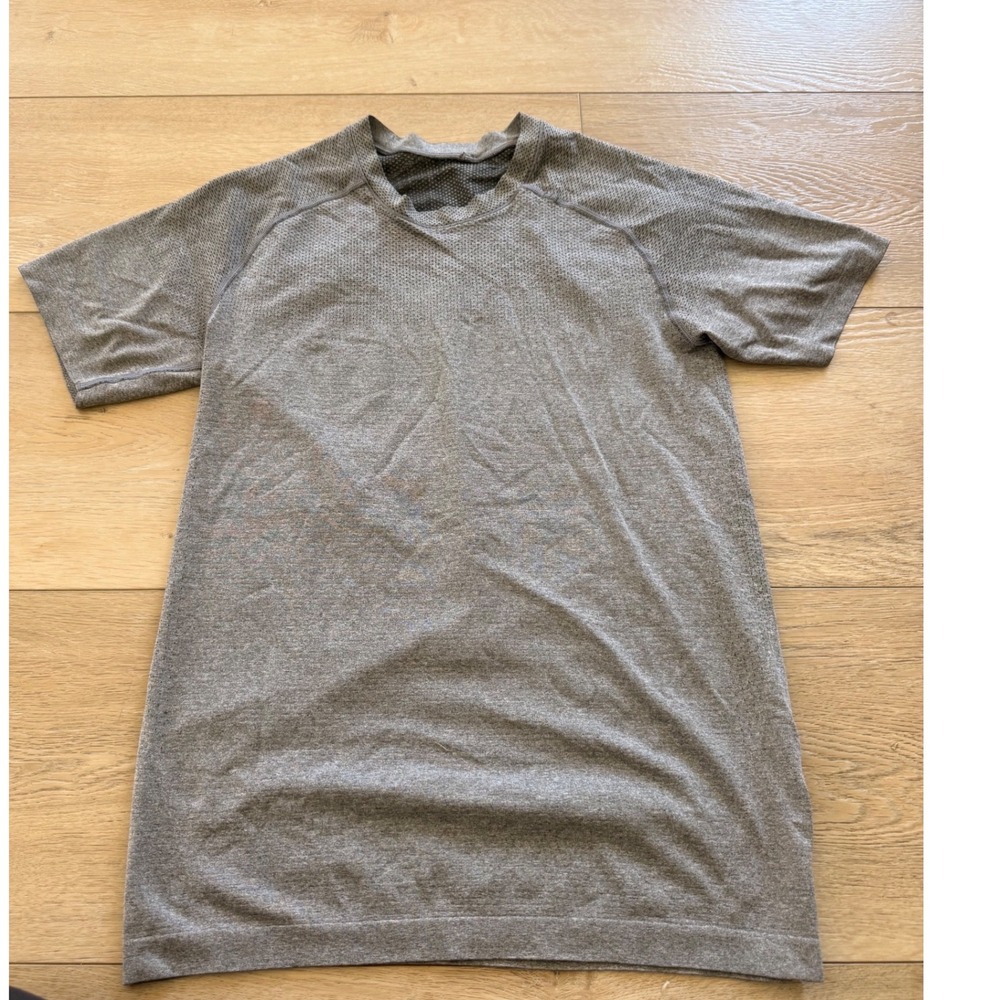 Lululemon Metal Vent Tech Shirt Mens XS Grey Short Sleeve Mesh 351